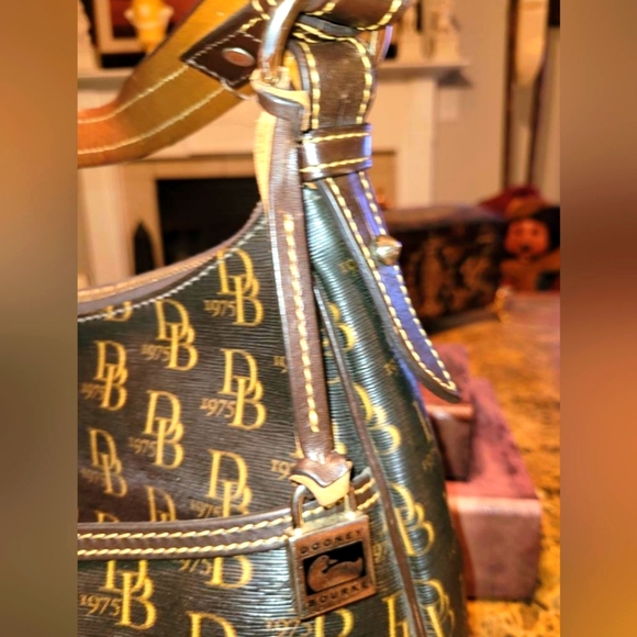 DOONEY AND BOURKE LEATHER SHOULDER BAG - Picture 8 of 13